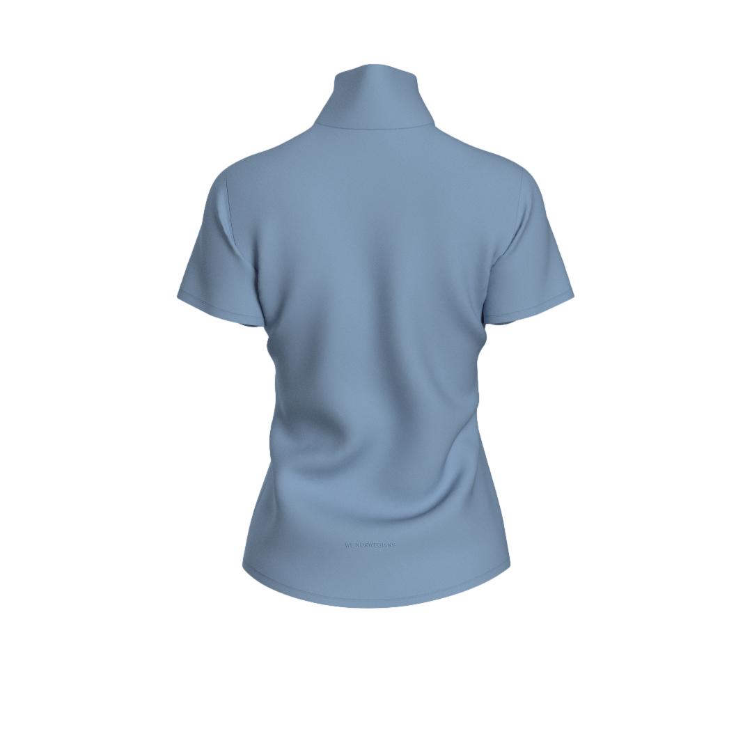 Lyseblå We Norwegians Honar Zipped T-Shirt, casual herretopp med glidelås og logo, vist på modell.