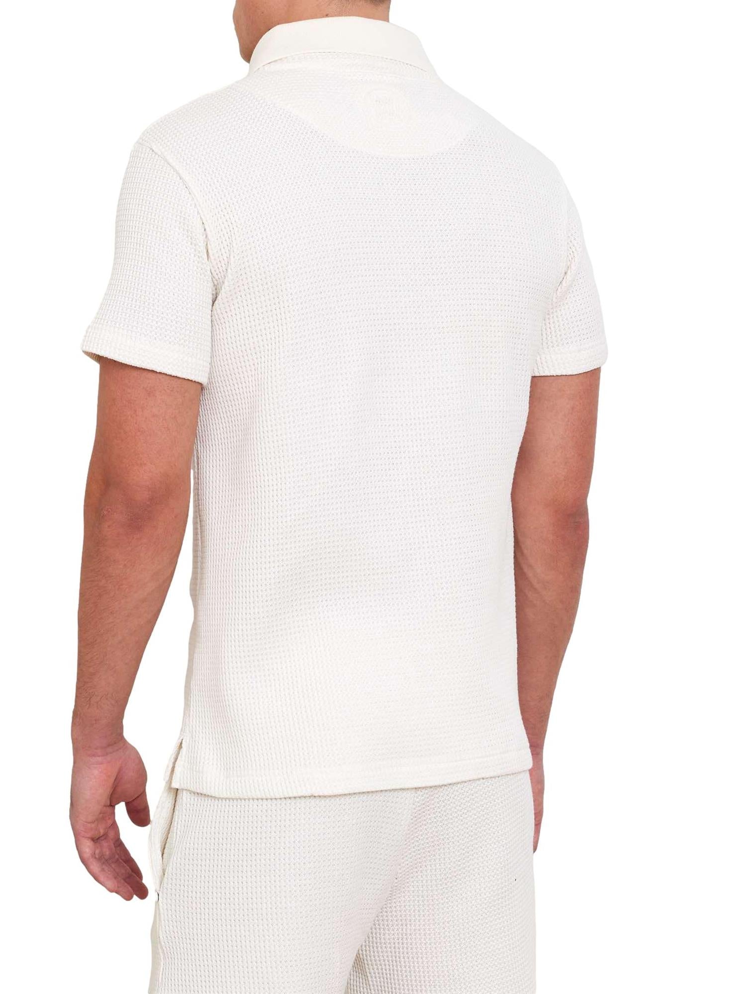 We Norwegians Waffle Polo T-skjorte for menn i off-white med waffle-mønster, komfortabel og stilfull casual topp.